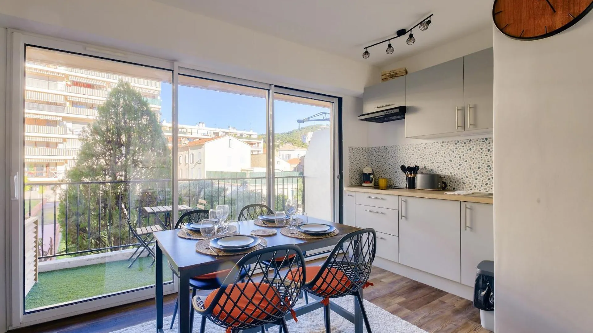 Lägenhet Magnifique Studio Avec Terrasse Au Coeur De Cannes
